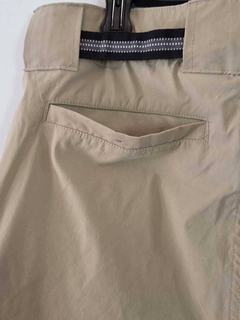 Eddie Bauer Men's Khaki Belted Cargo Shorts Size 34